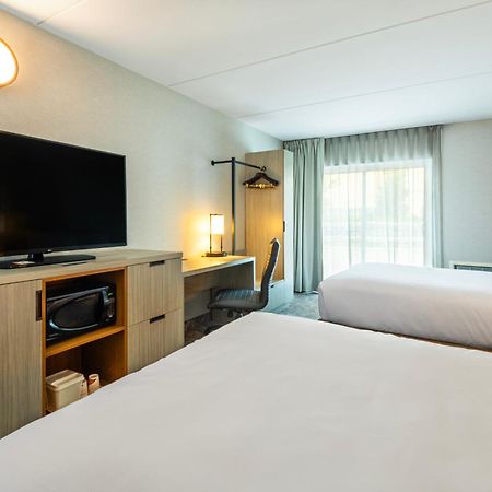 Comfort Inn Hwy 401 Кингстън Екстериор снимка