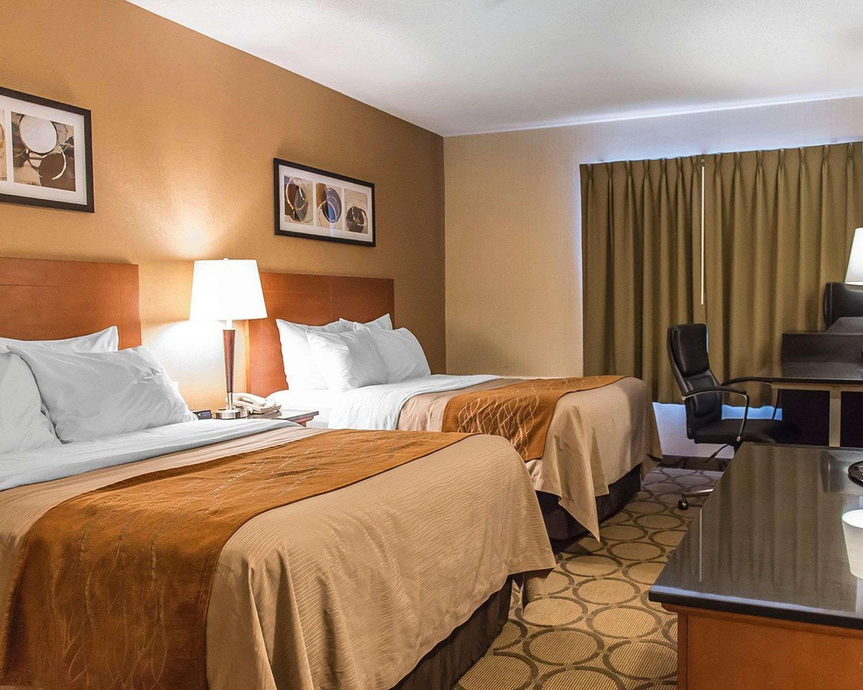 Comfort Inn Hwy 401 Кингстън Екстериор снимка
