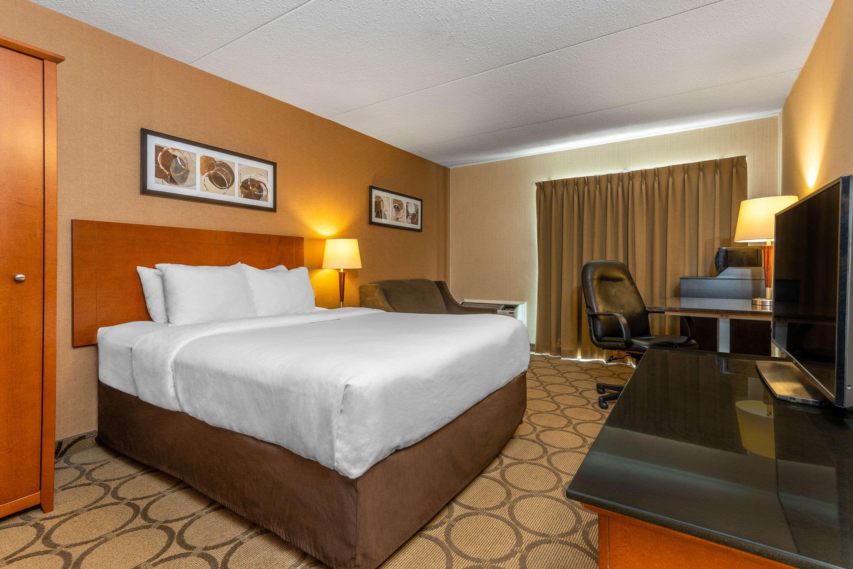 Comfort Inn Hwy 401 Кингстън Екстериор снимка