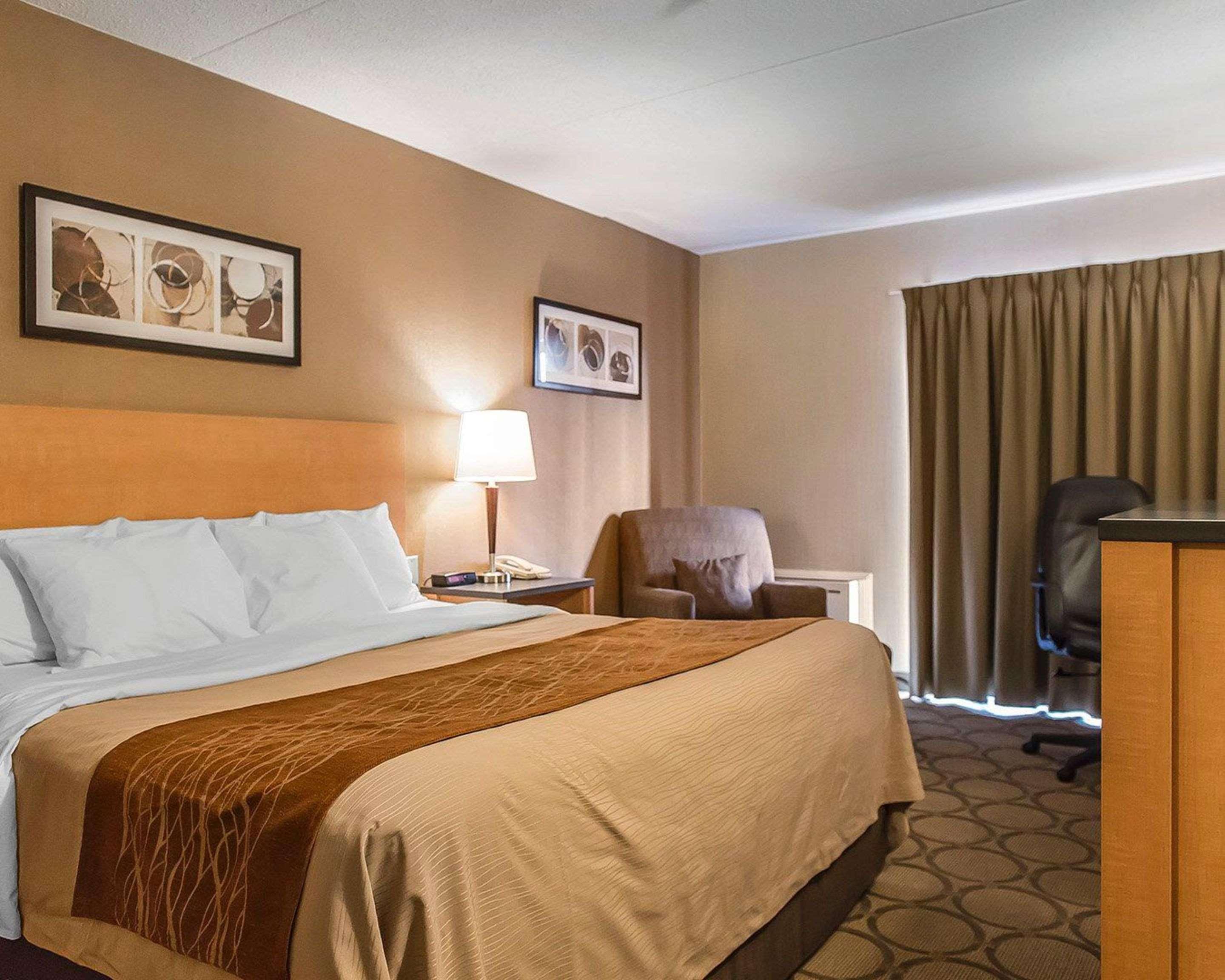 Comfort Inn Hwy 401 Кингстън Екстериор снимка