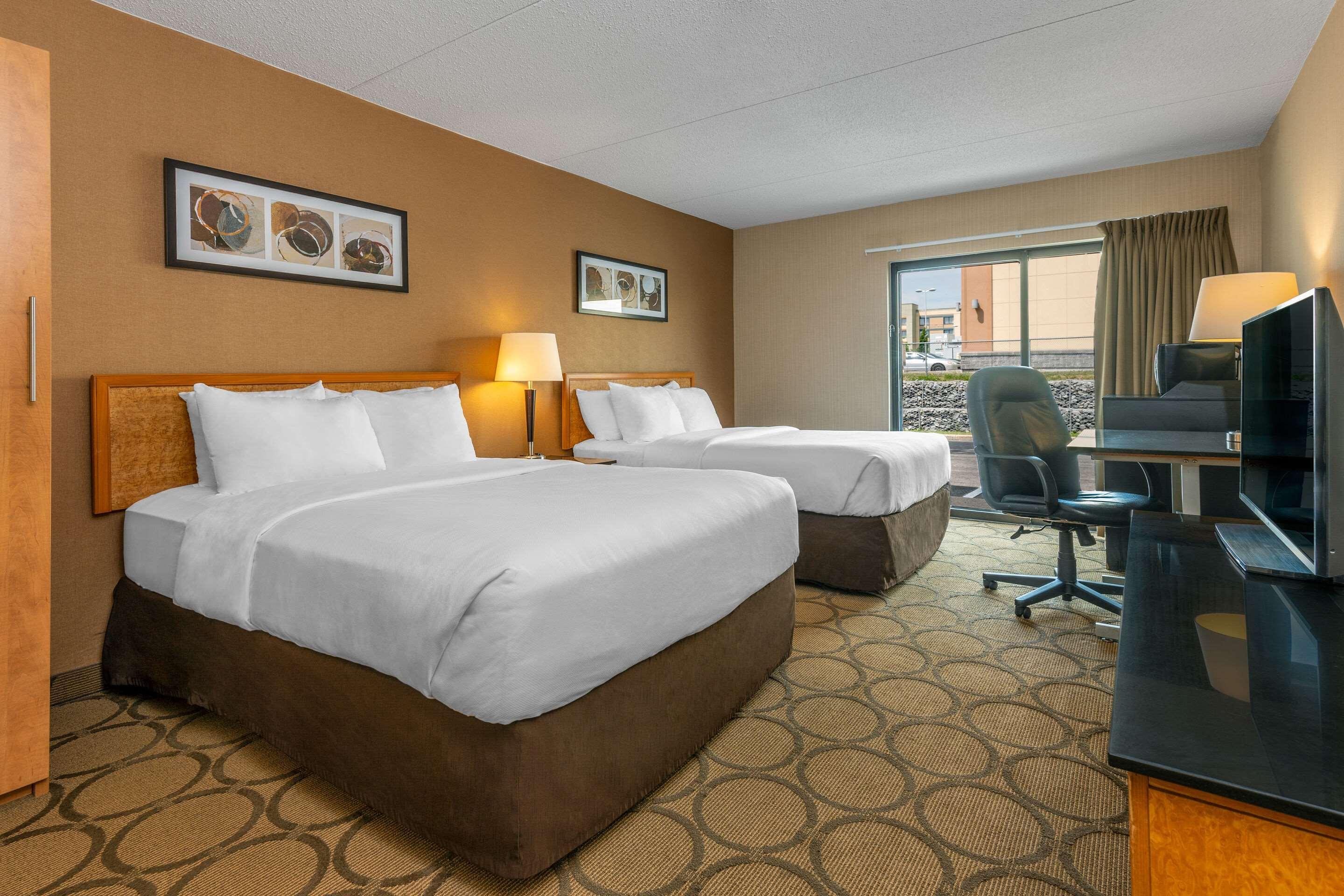 Comfort Inn Hwy 401 Кингстън Екстериор снимка
