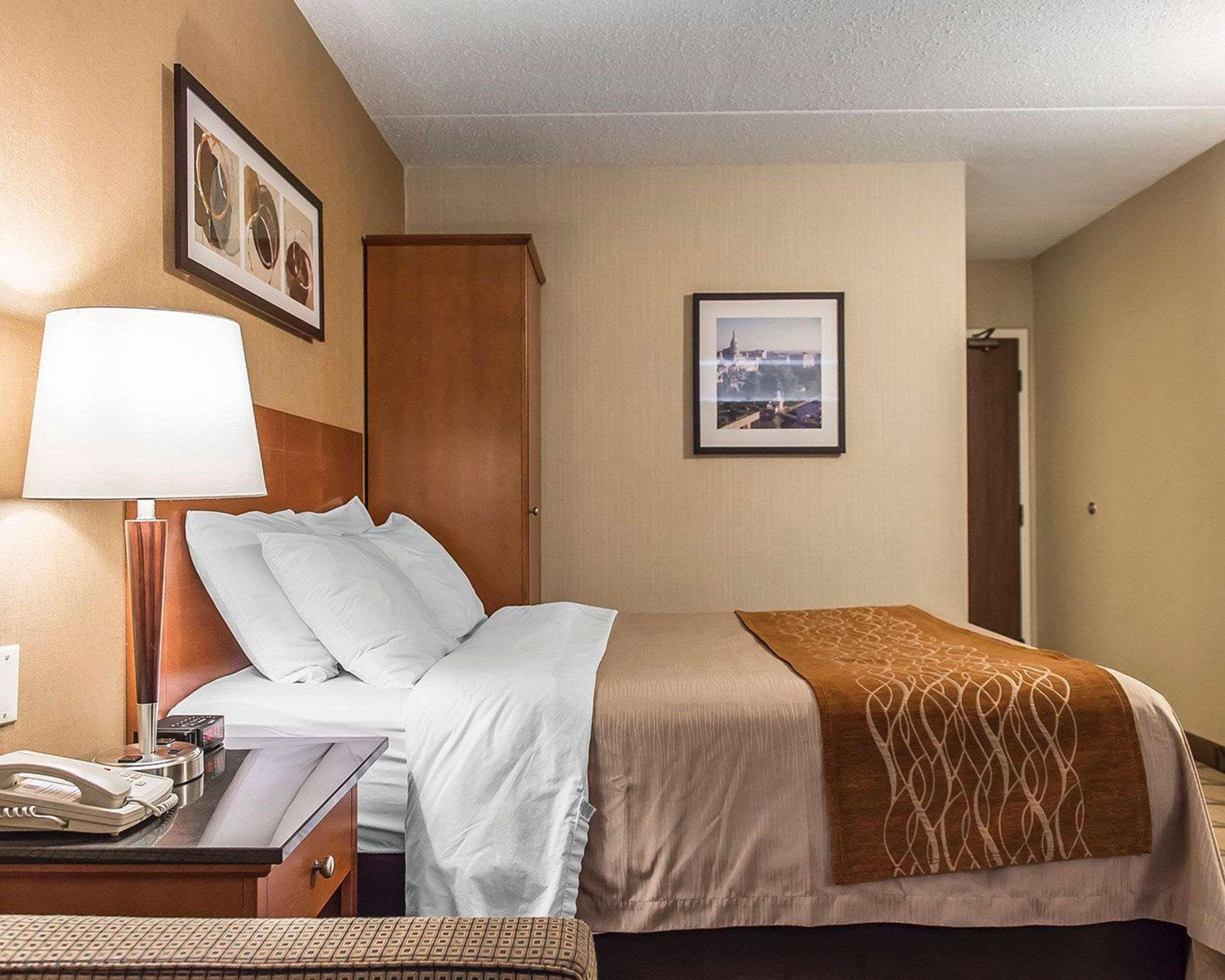 Comfort Inn Hwy 401 Кингстън Екстериор снимка