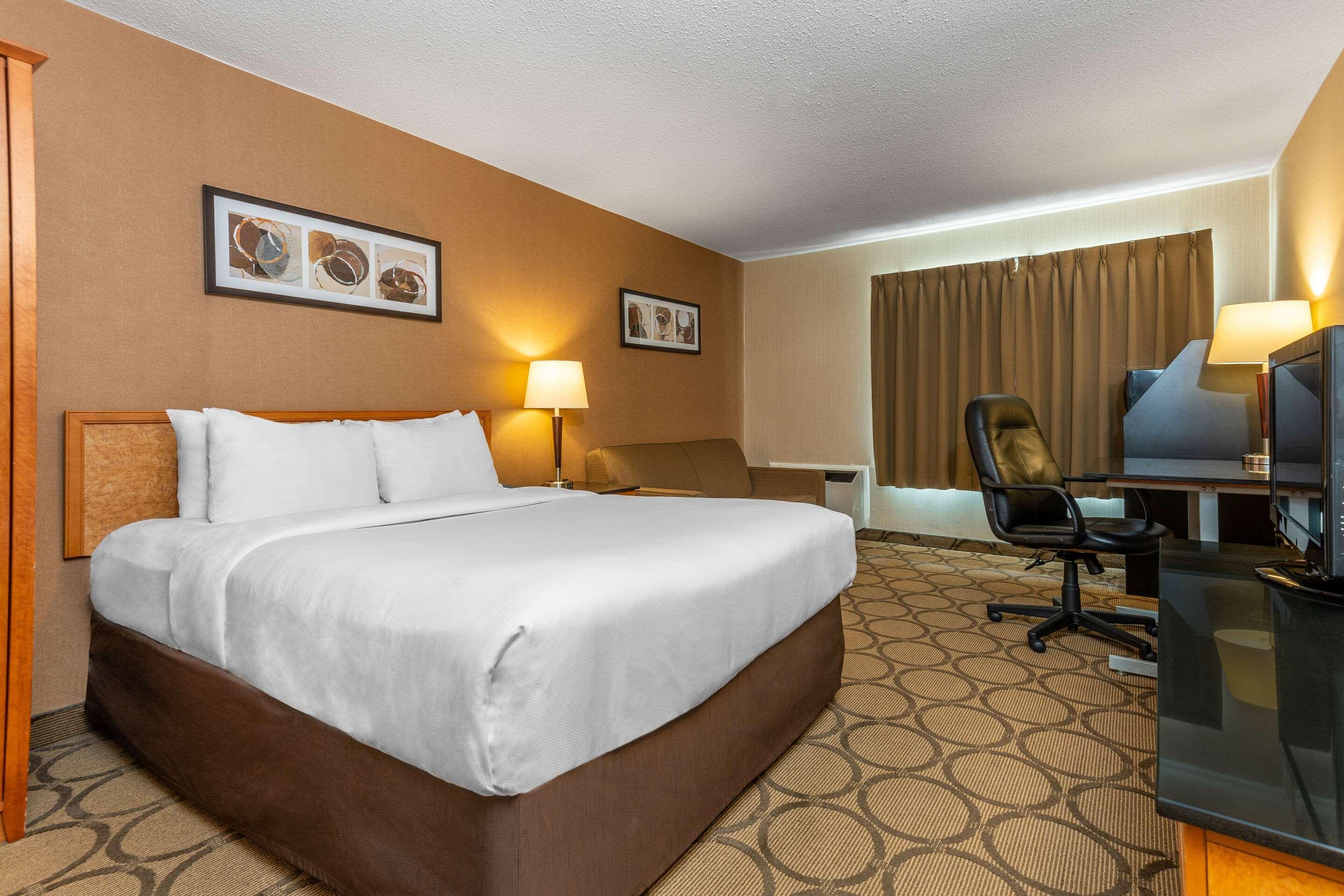 Comfort Inn Hwy 401 Кингстън Екстериор снимка