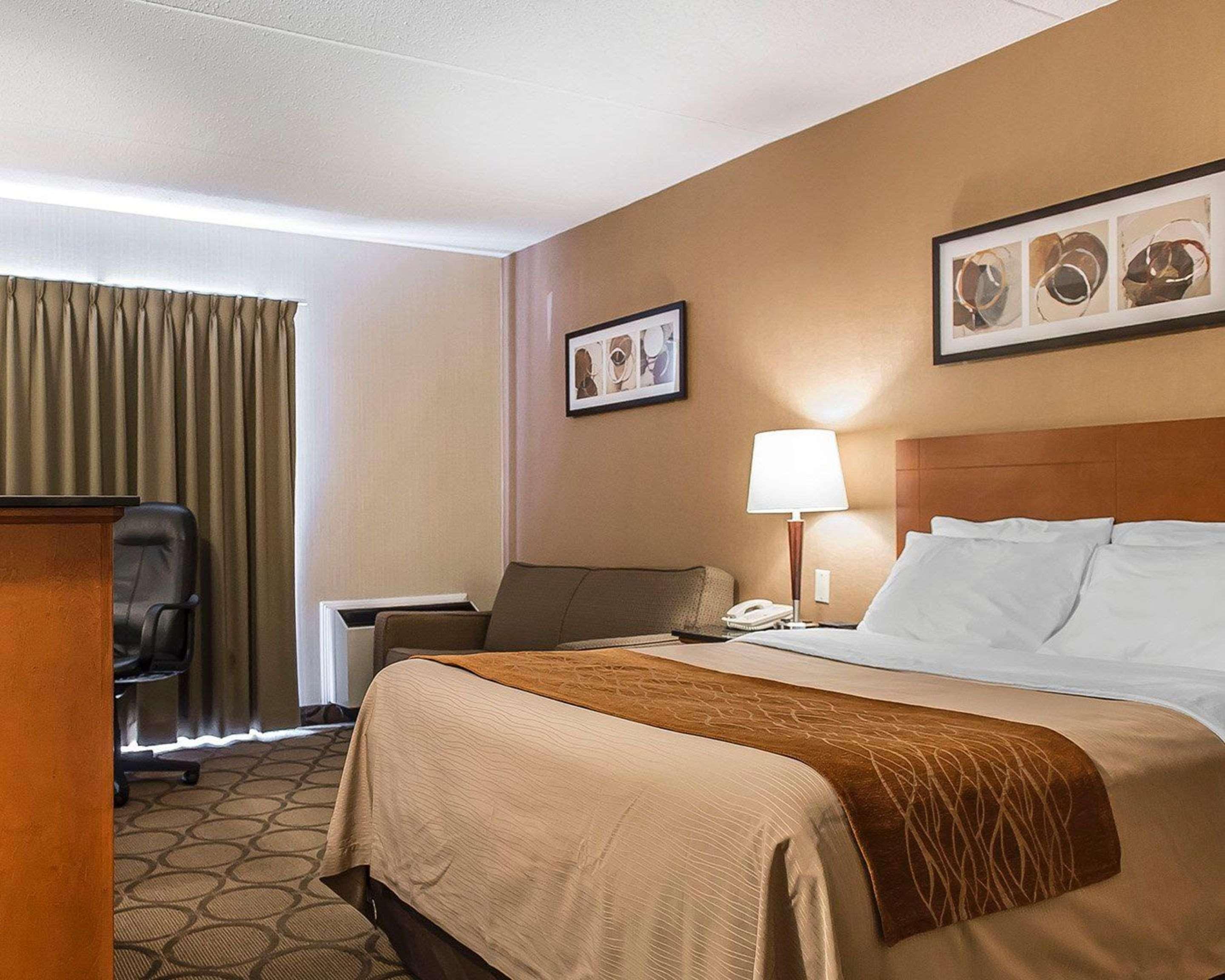 Comfort Inn Hwy 401 Кингстън Екстериор снимка