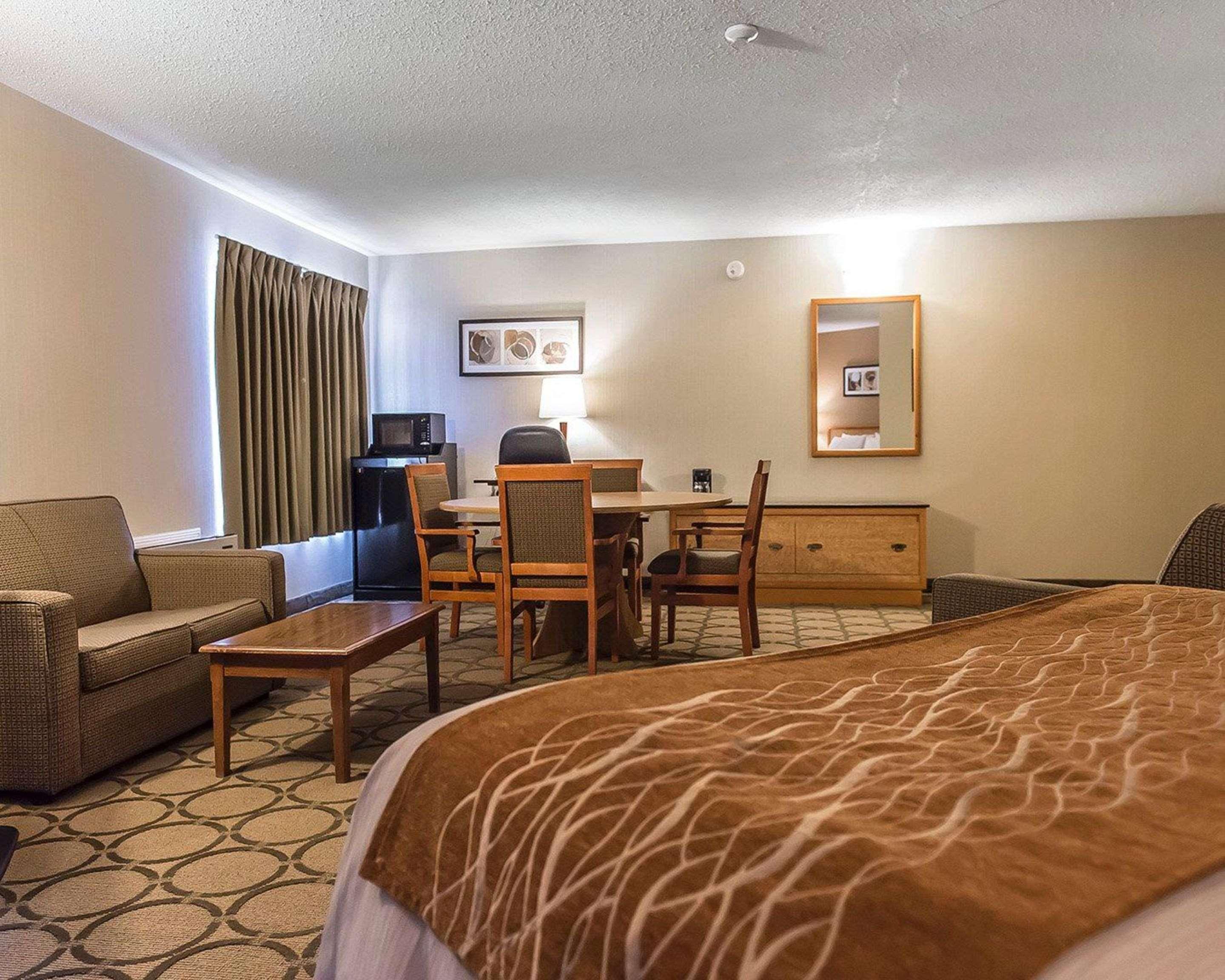 Comfort Inn Hwy 401 Кингстън Екстериор снимка