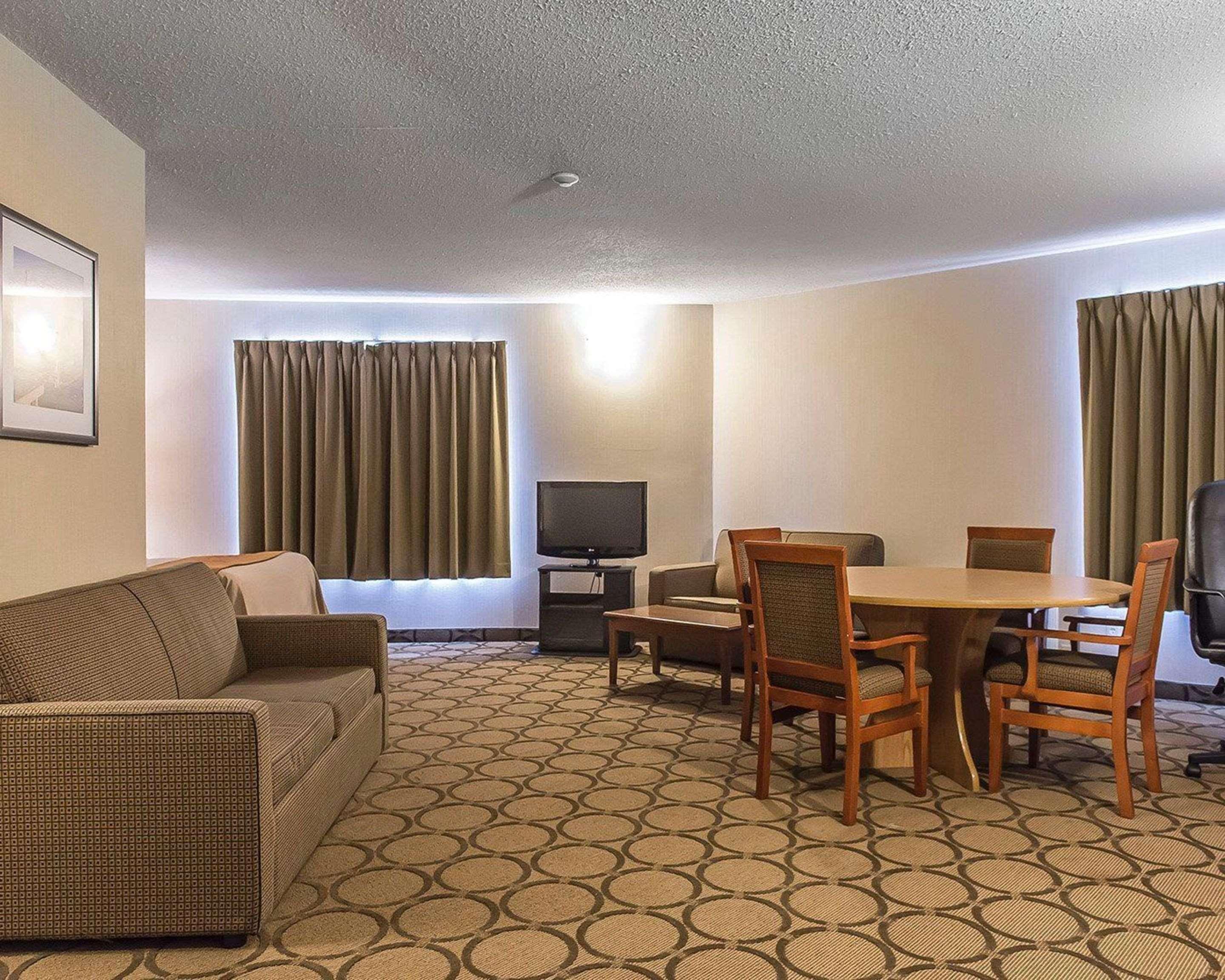 Comfort Inn Hwy 401 Кингстън Екстериор снимка