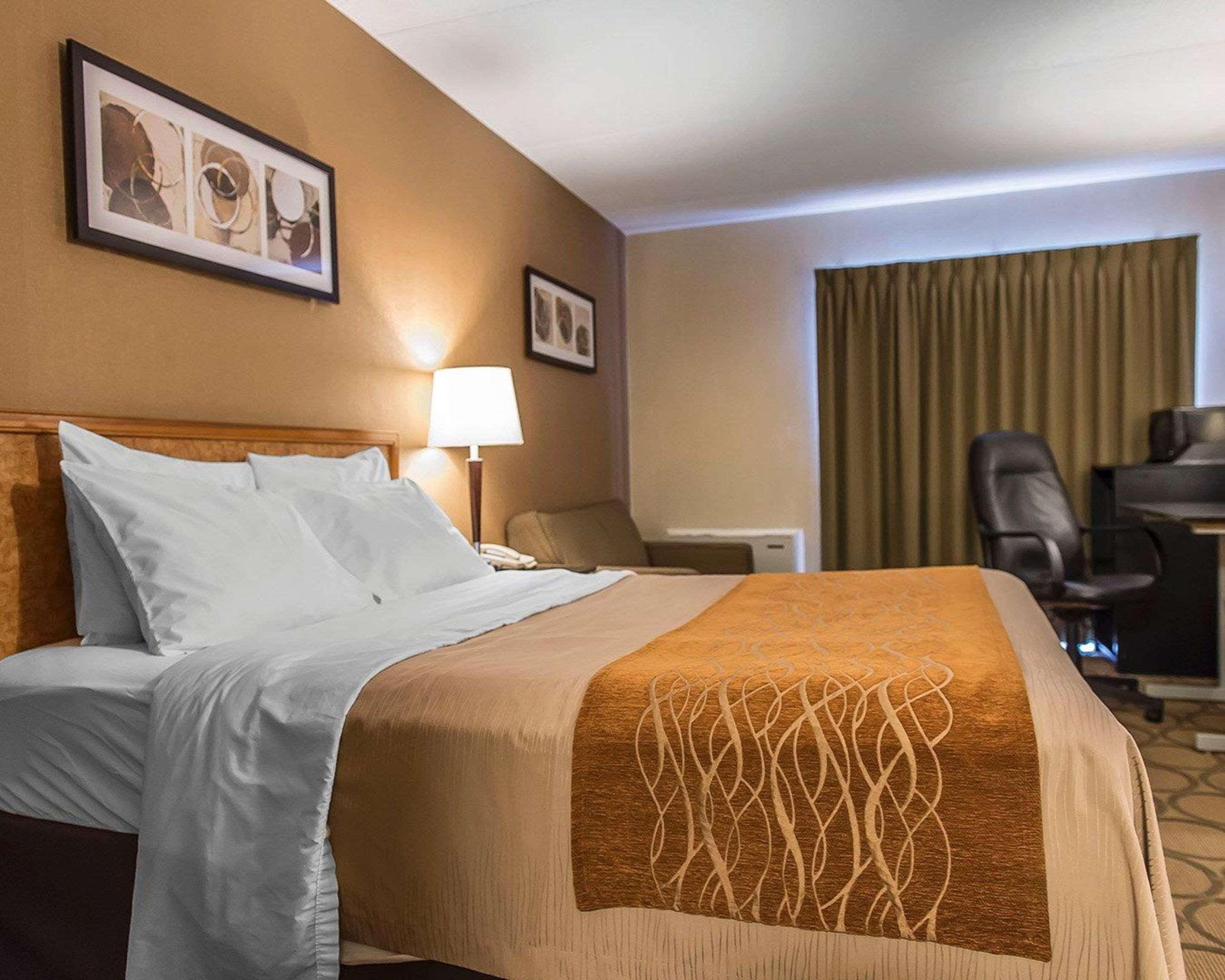 Comfort Inn Hwy 401 Кингстън Екстериор снимка