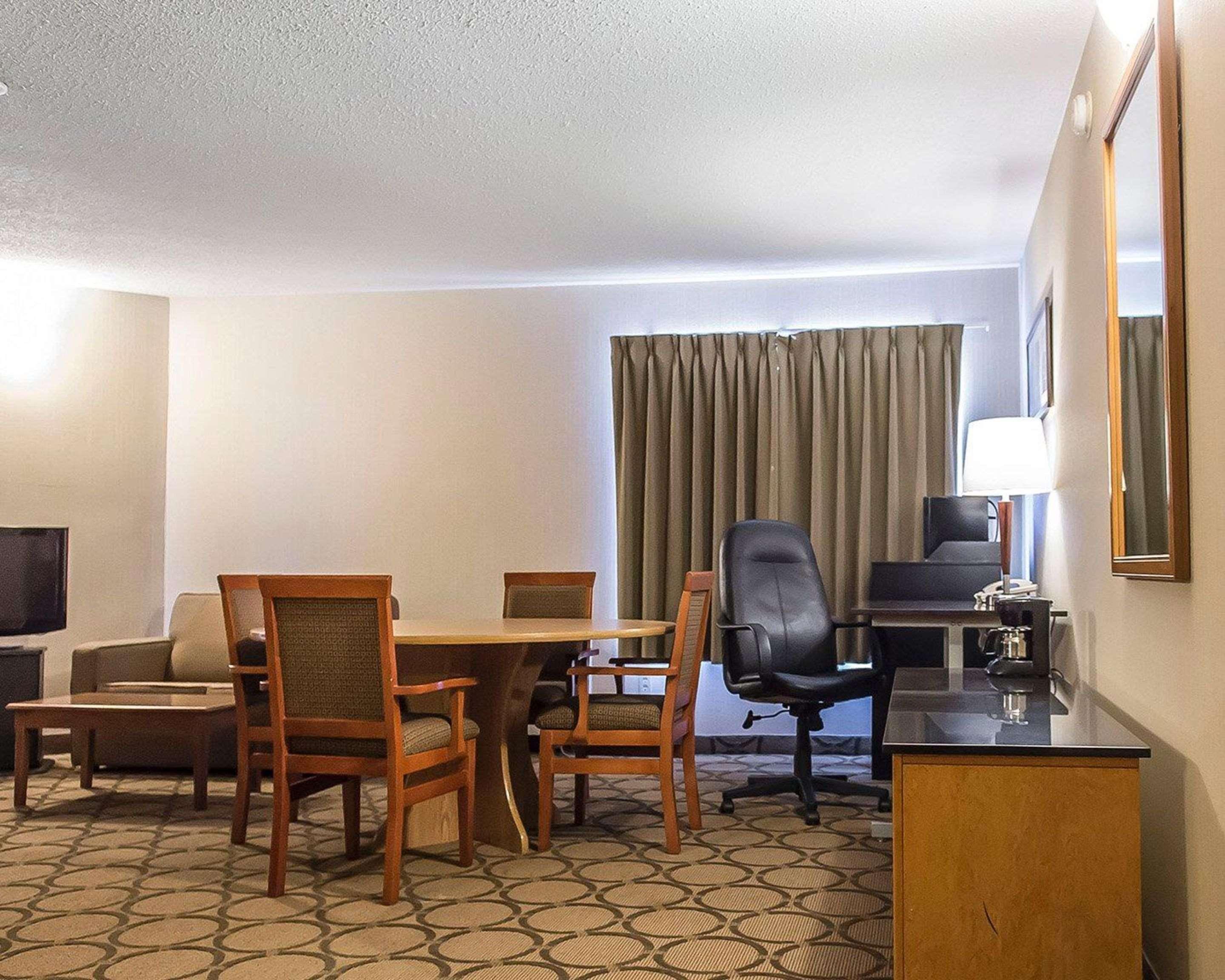 Comfort Inn Hwy 401 Кингстън Екстериор снимка