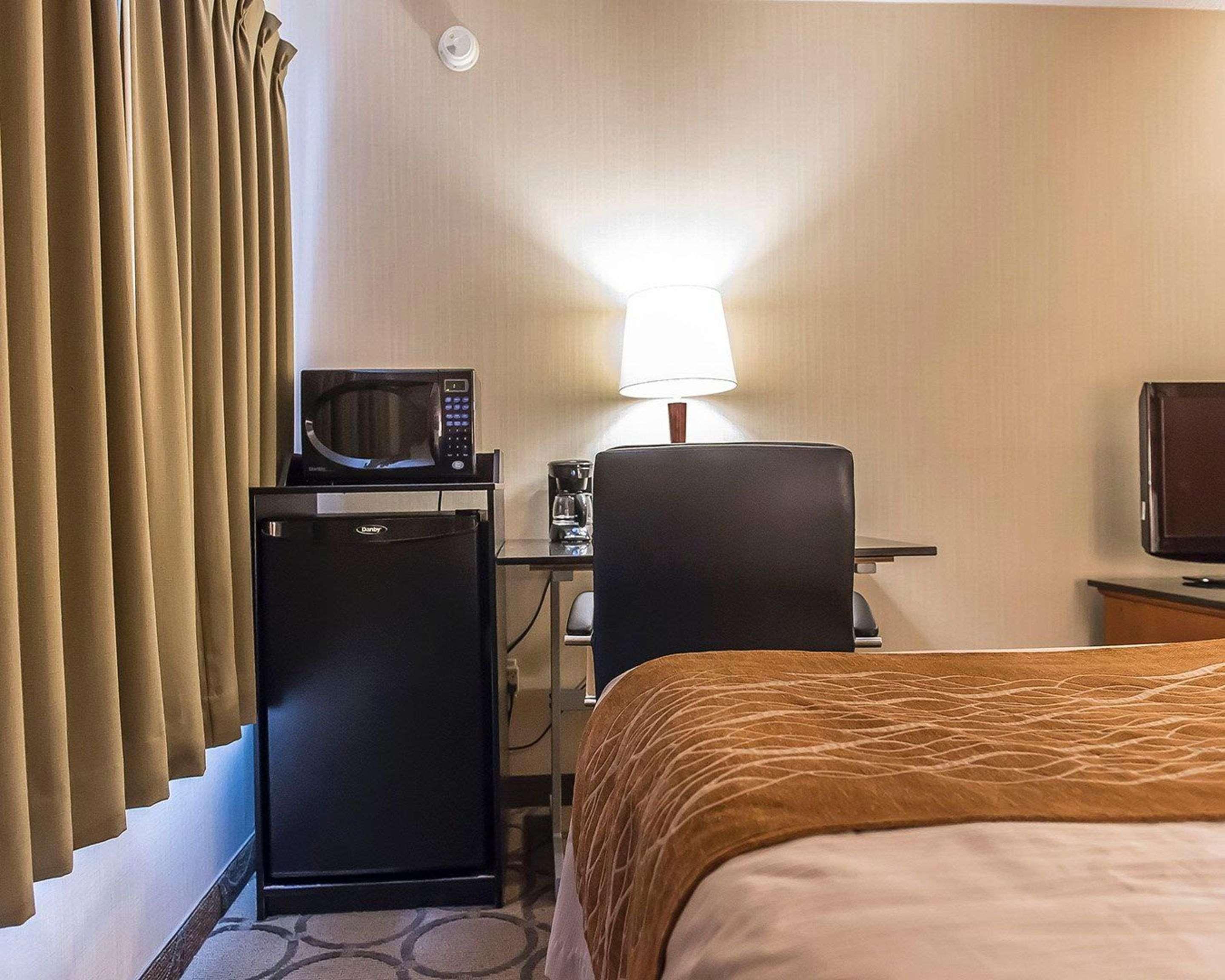 Comfort Inn Hwy 401 Кингстън Екстериор снимка