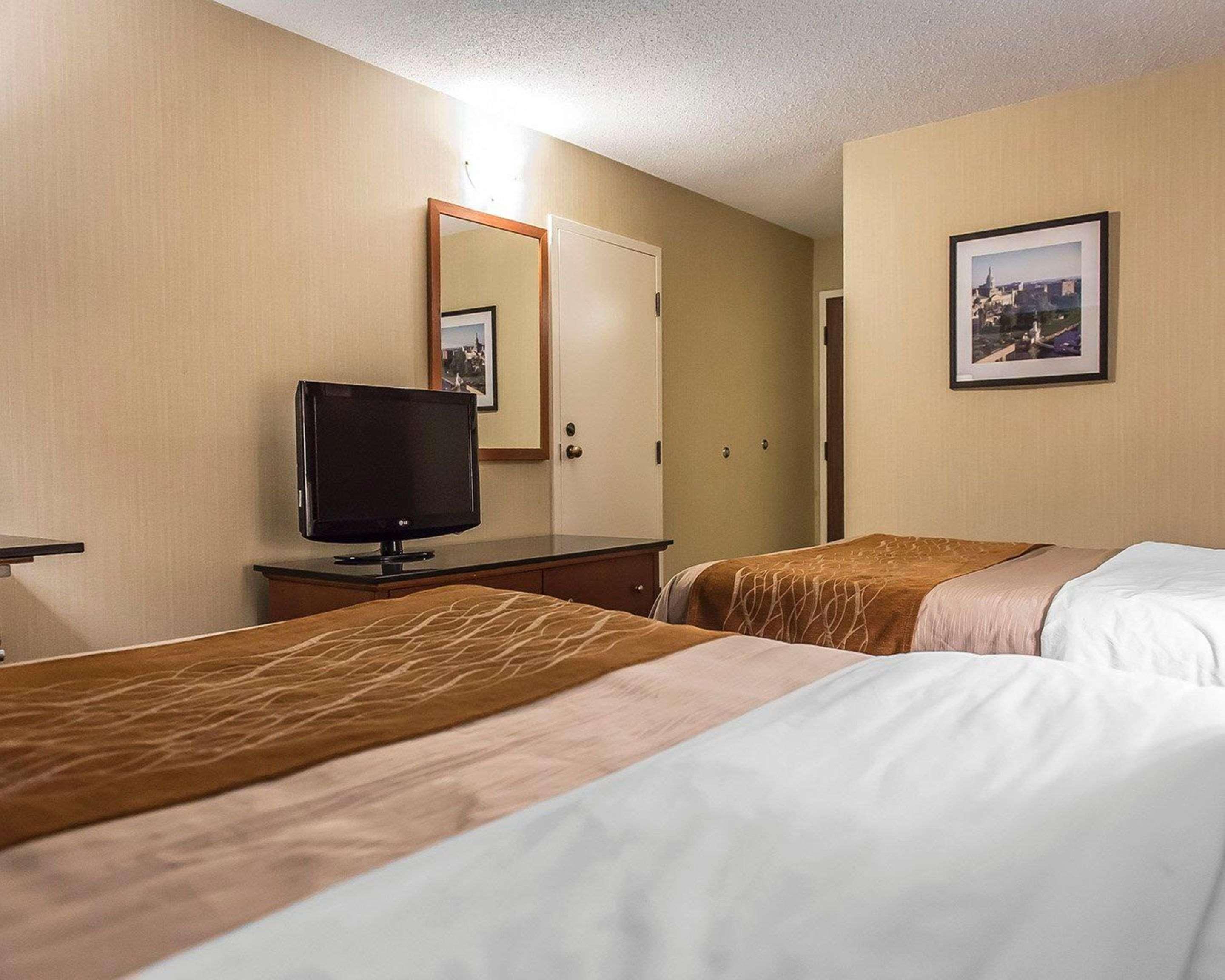 Comfort Inn Hwy 401 Кингстън Екстериор снимка