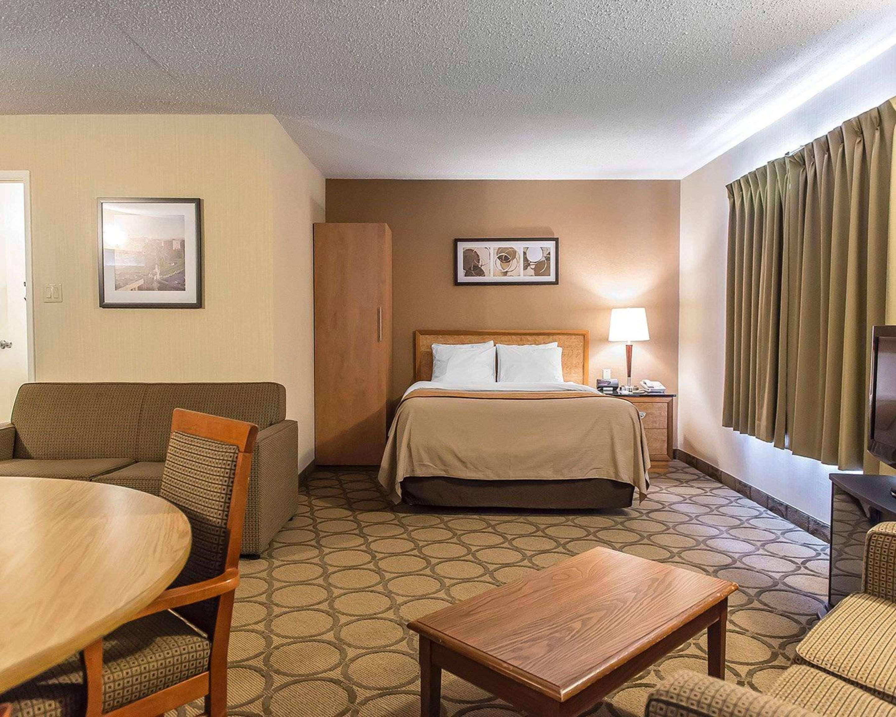 Comfort Inn Hwy 401 Кингстън Екстериор снимка