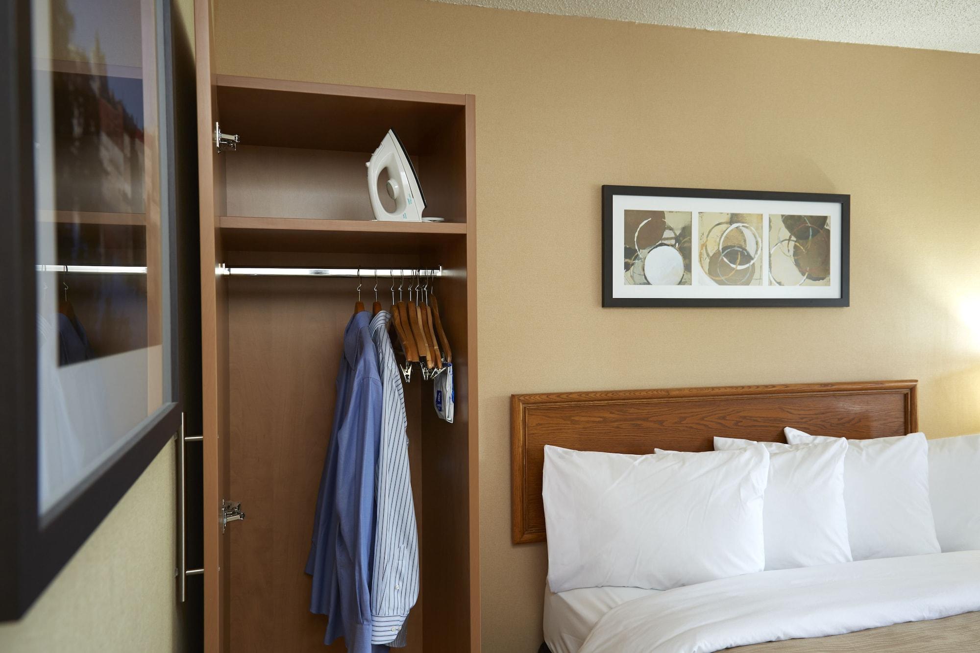 Comfort Inn Hwy 401 Кингстън Екстериор снимка