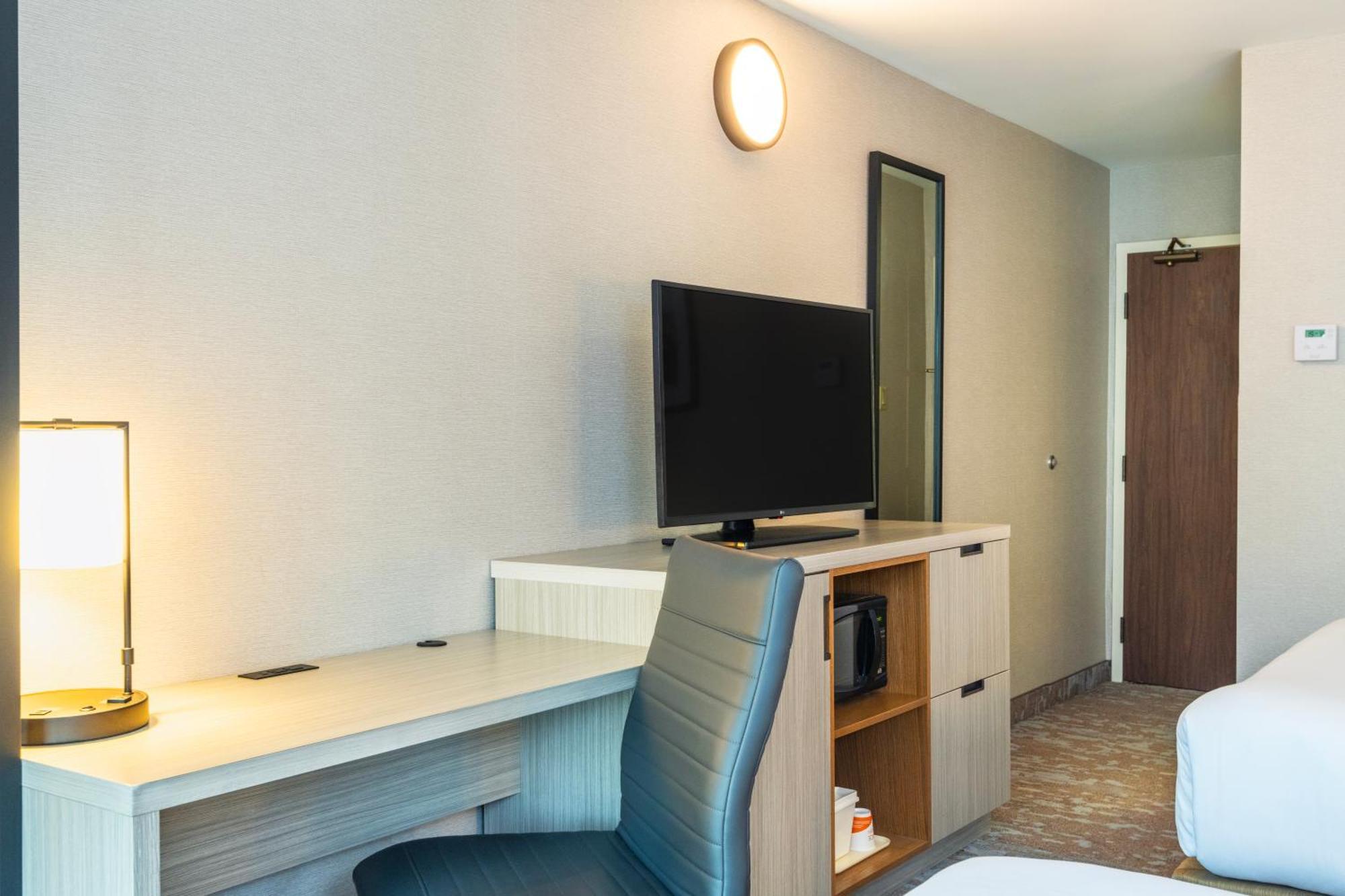Comfort Inn Hwy 401 Кингстън Екстериор снимка