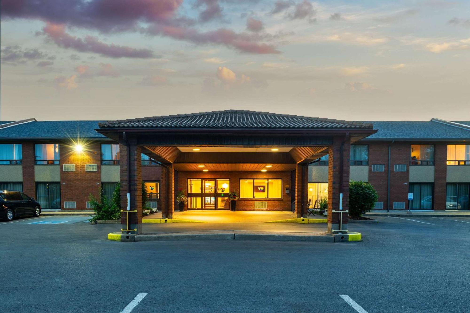 Comfort Inn Hwy 401 Кингстън Екстериор снимка
