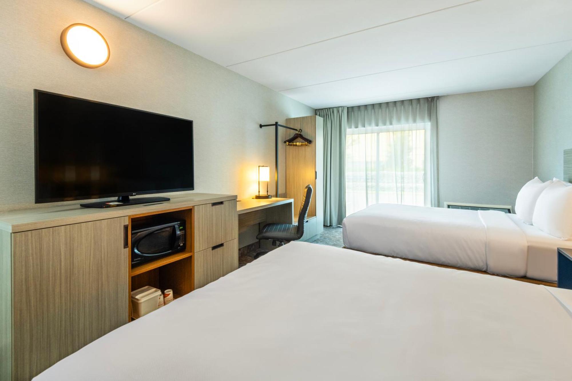 Comfort Inn Hwy 401 Кингстън Екстериор снимка