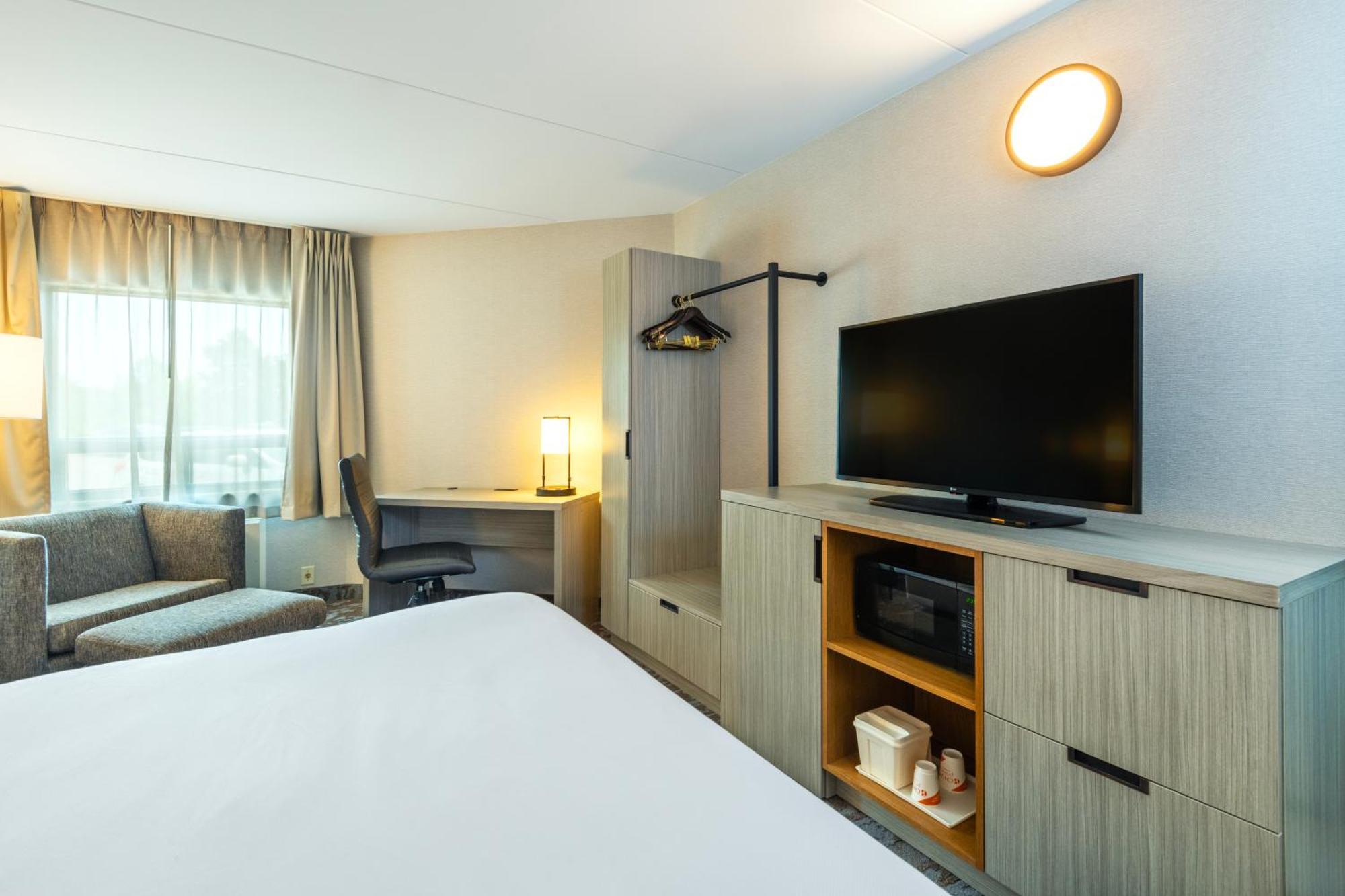 Comfort Inn Hwy 401 Кингстън Екстериор снимка