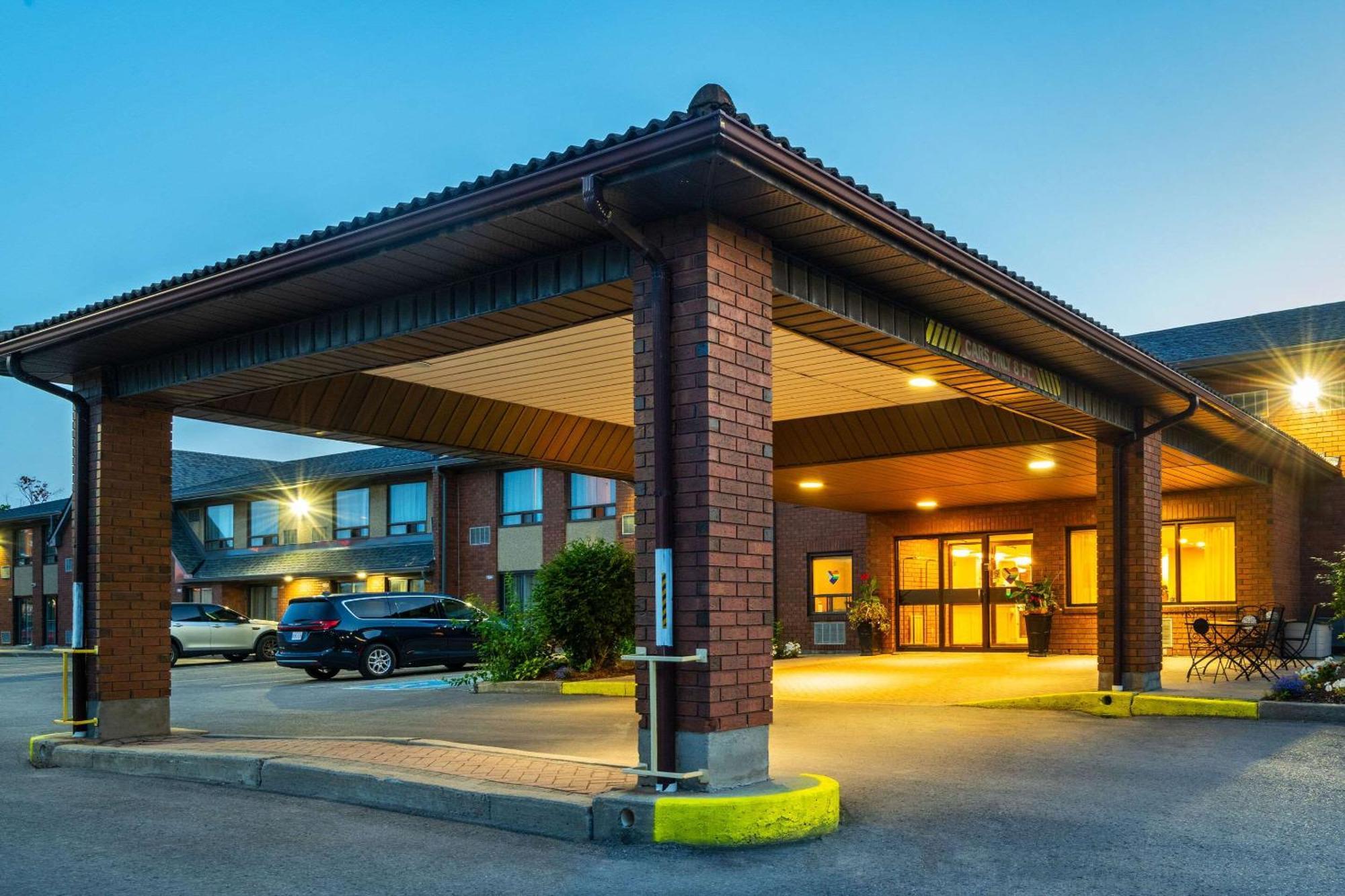 Comfort Inn Hwy 401 Кингстън Екстериор снимка