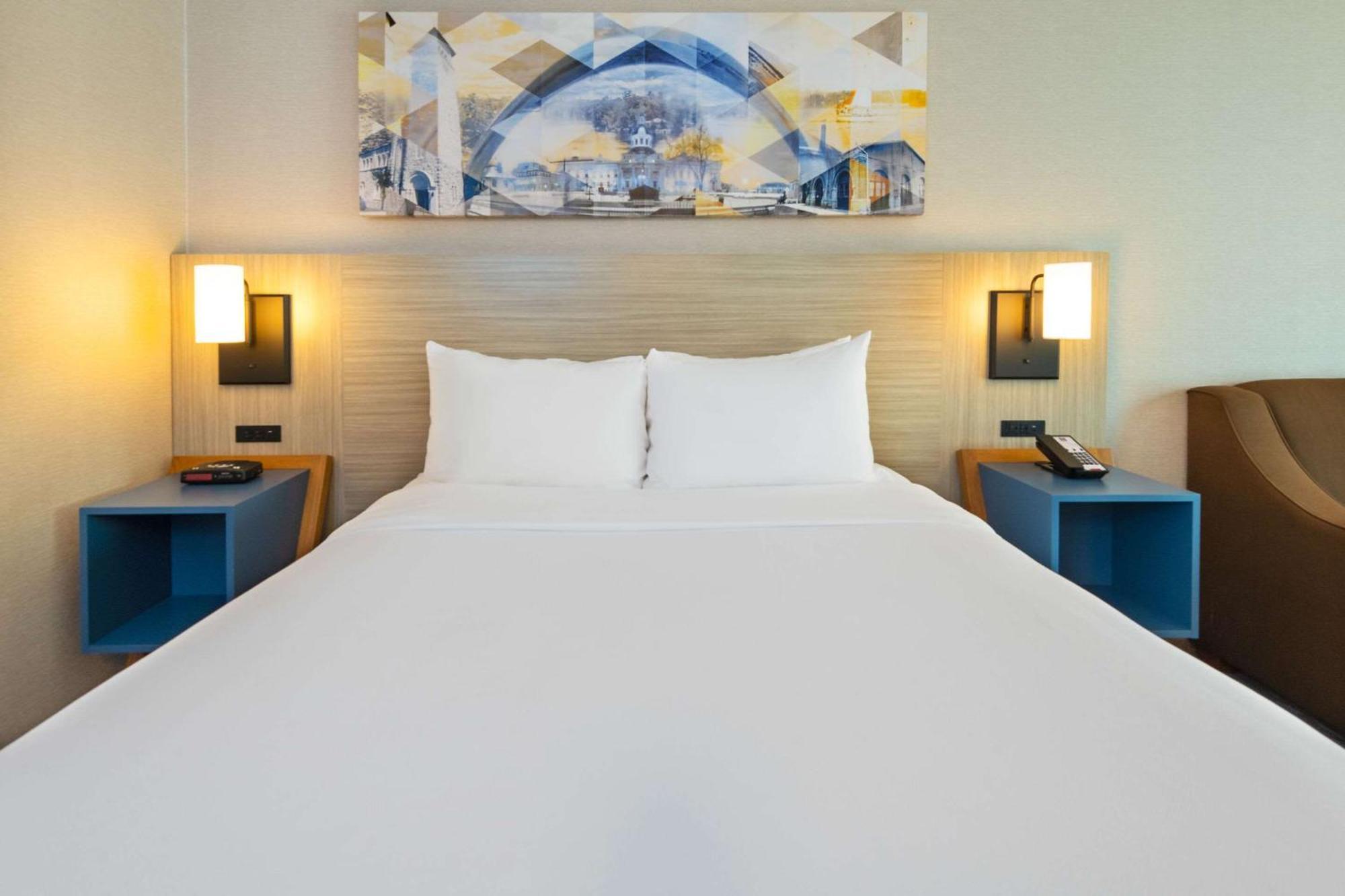 Comfort Inn Hwy 401 Кингстън Екстериор снимка