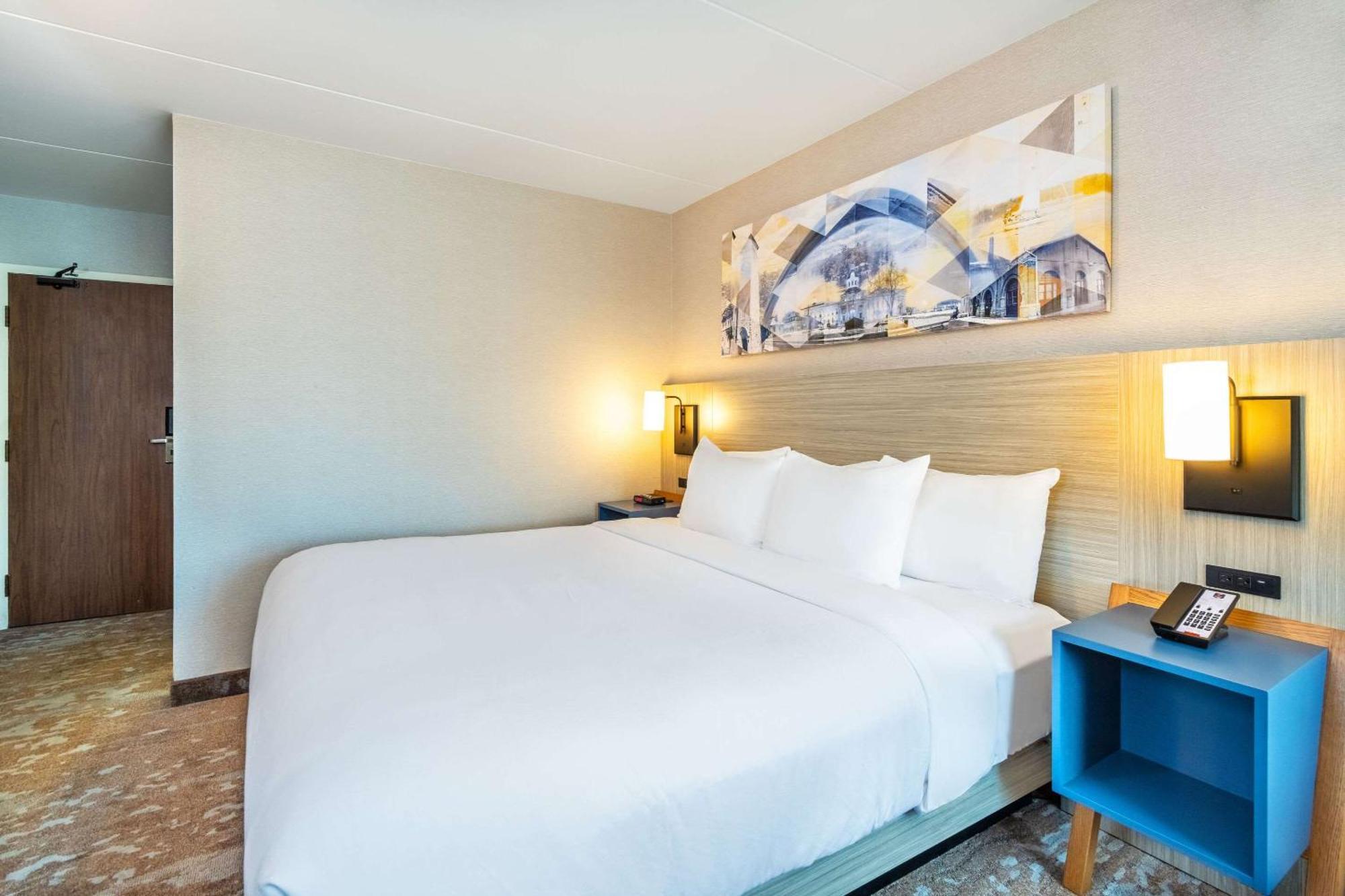 Comfort Inn Hwy 401 Кингстън Екстериор снимка
