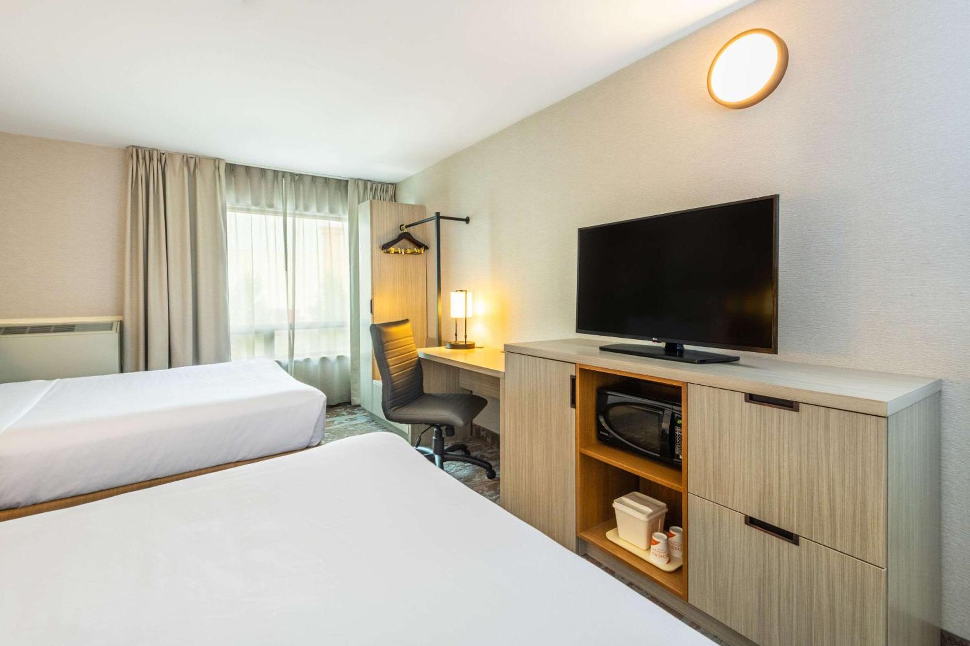 Comfort Inn Hwy 401 Кингстън Екстериор снимка