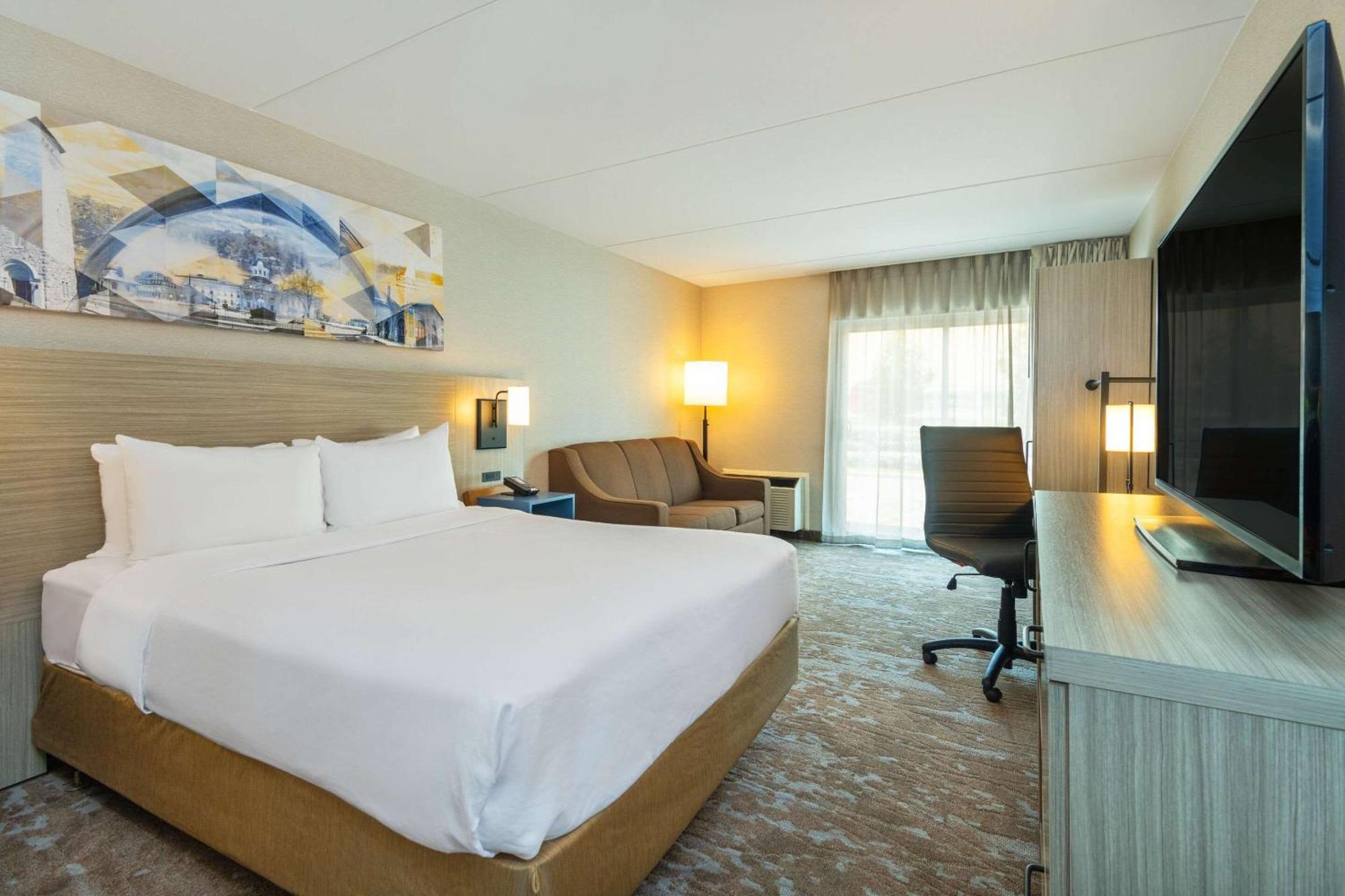 Comfort Inn Hwy 401 Кингстън Екстериор снимка