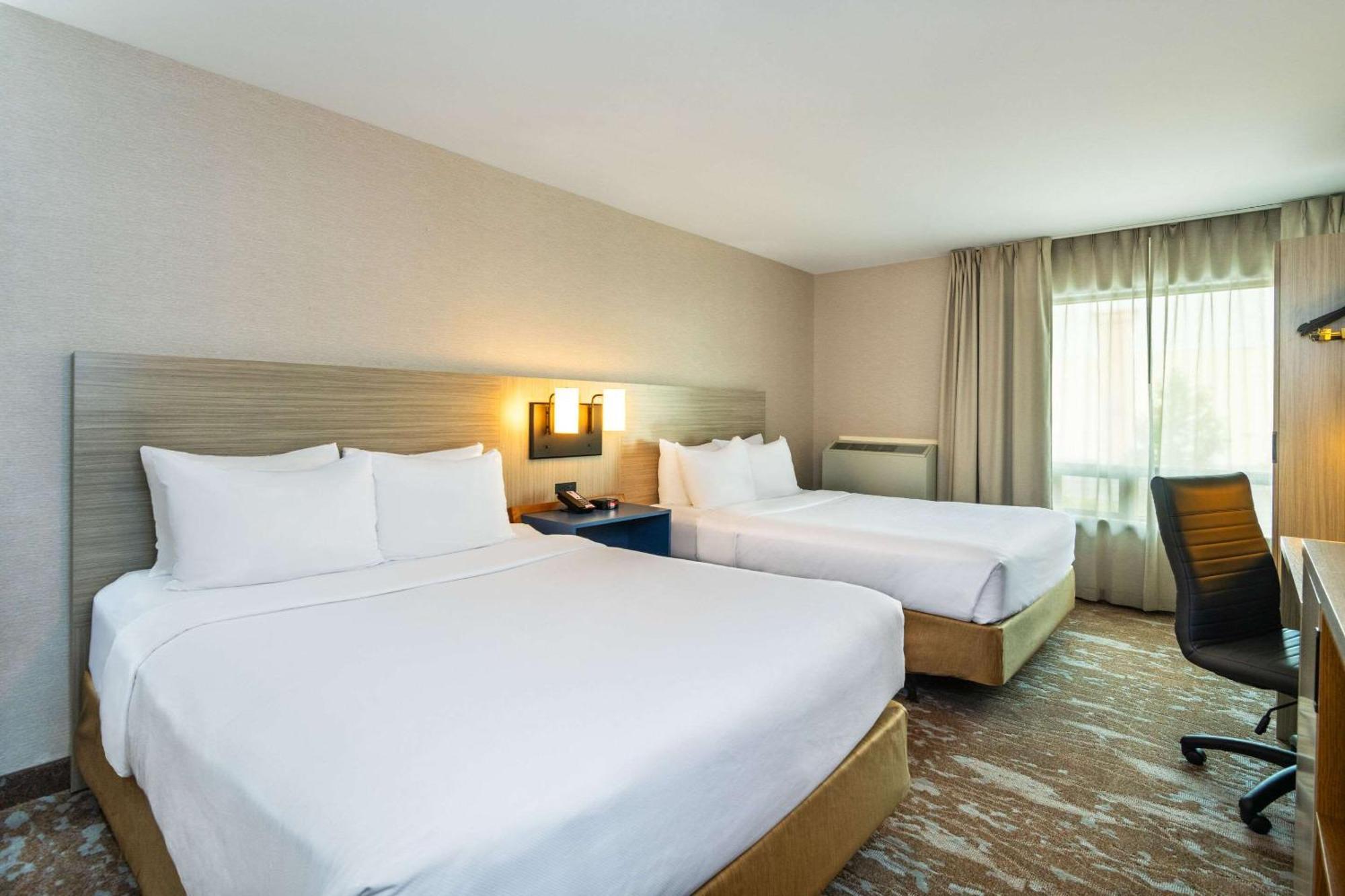 Comfort Inn Hwy 401 Кингстън Екстериор снимка