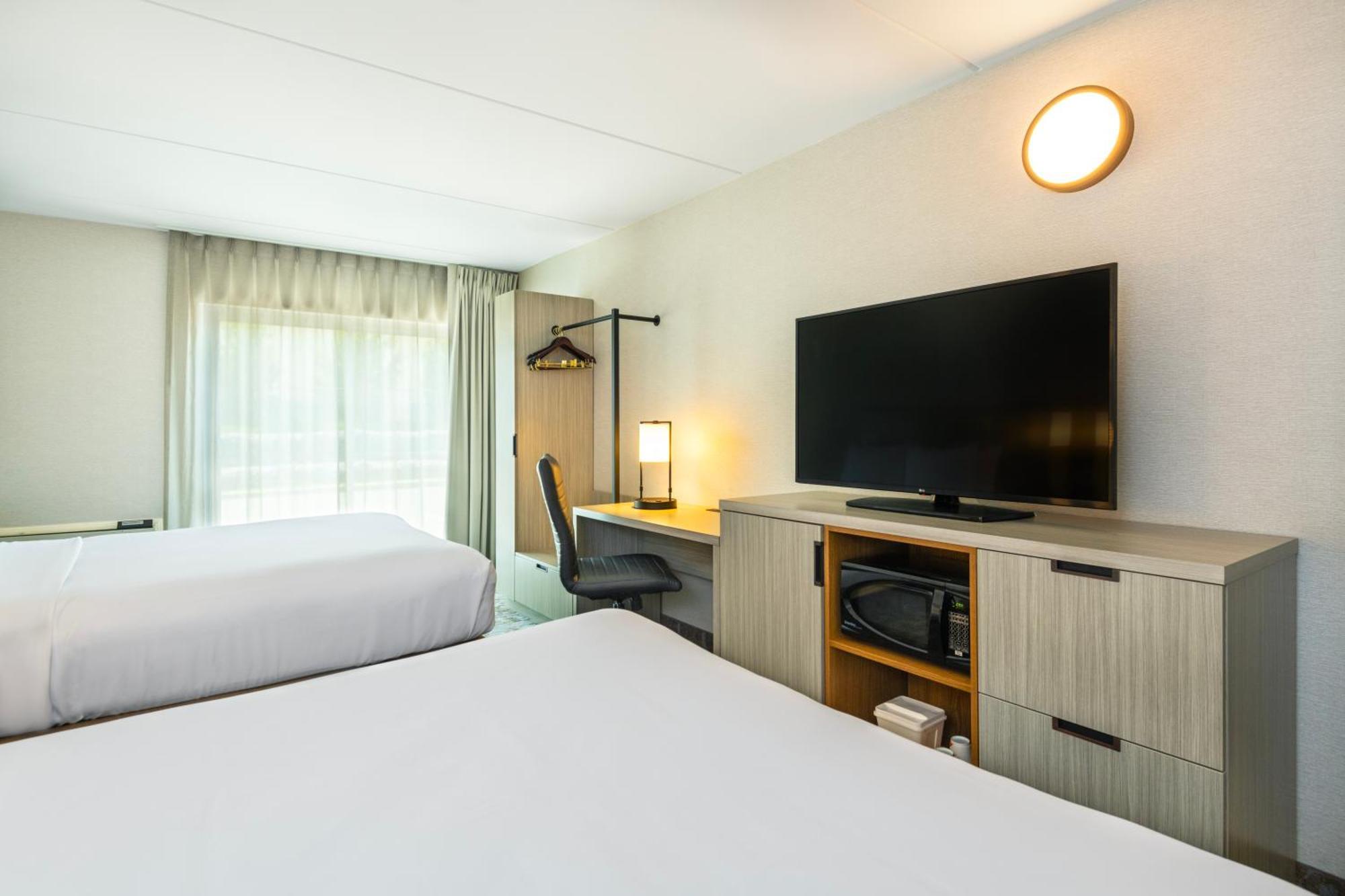 Comfort Inn Hwy 401 Кингстън Екстериор снимка