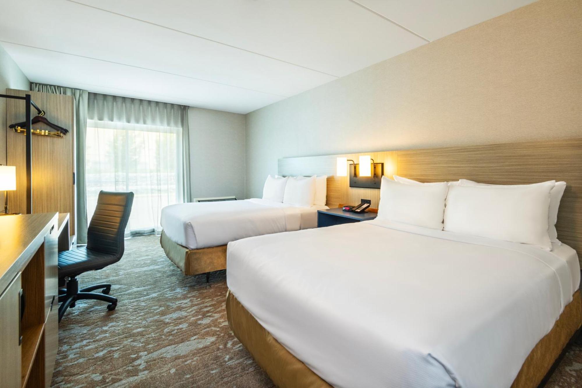 Comfort Inn Hwy 401 Кингстън Екстериор снимка
