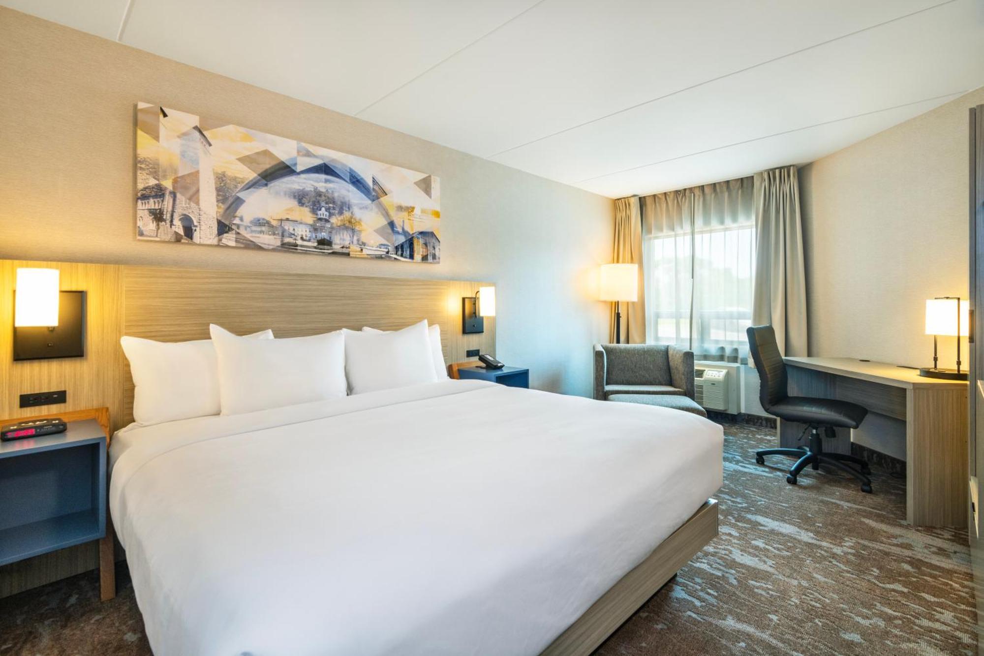 Comfort Inn Hwy 401 Кингстън Екстериор снимка