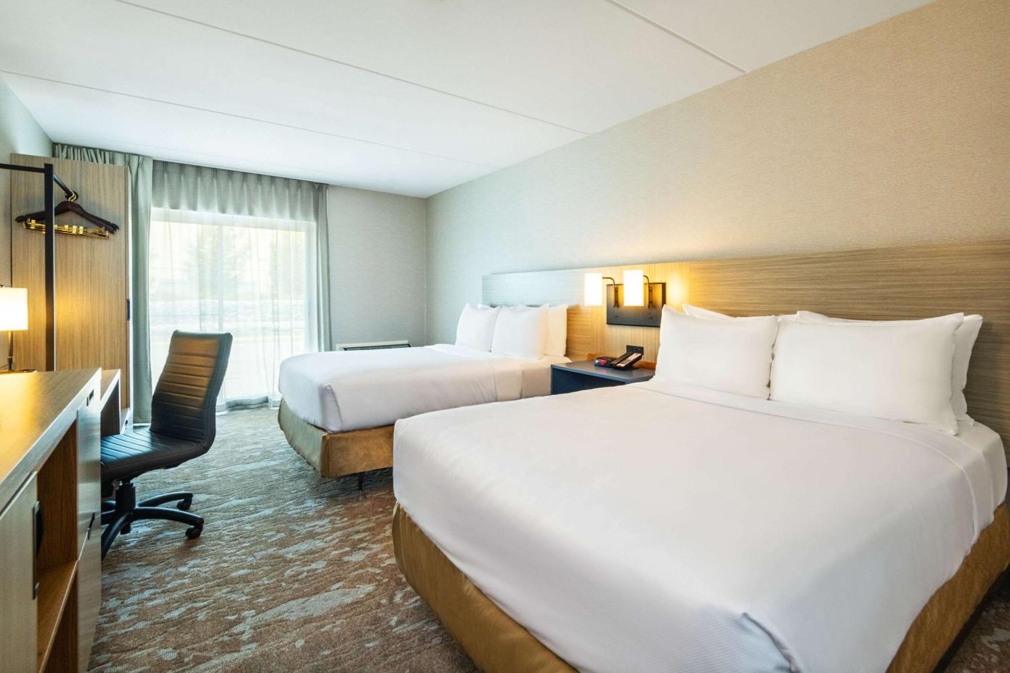 Comfort Inn Hwy 401 Кингстън Екстериор снимка