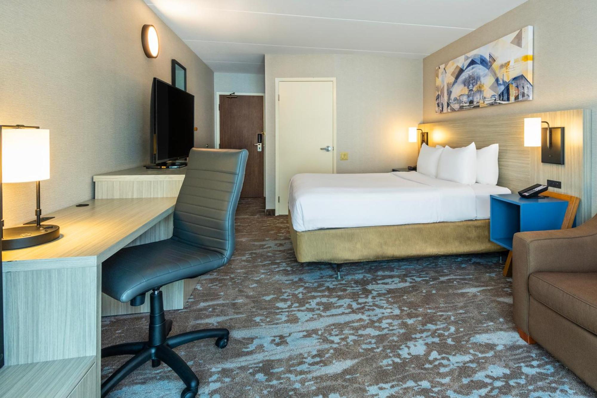 Comfort Inn Hwy 401 Кингстън Екстериор снимка